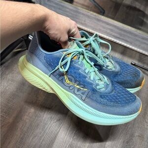 Hoka Mach 6 running shoes